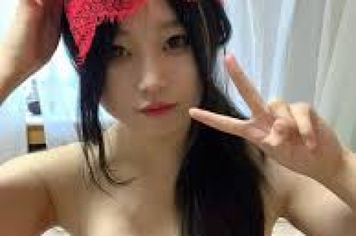 网红黄一鸣账号被封：从自曝未婚生女到遛狗冲突网红生涯大翻车