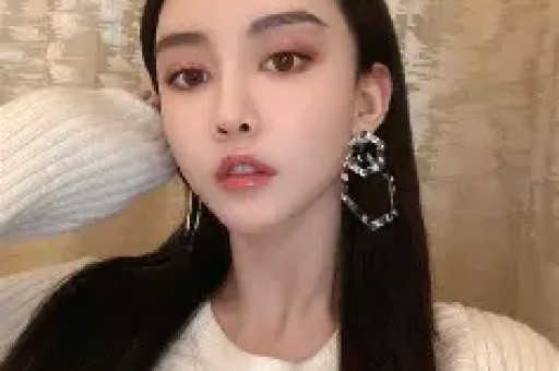 刚分手一周！八卦媒体爆料：维尼修斯在私人场所与数位女性聚会